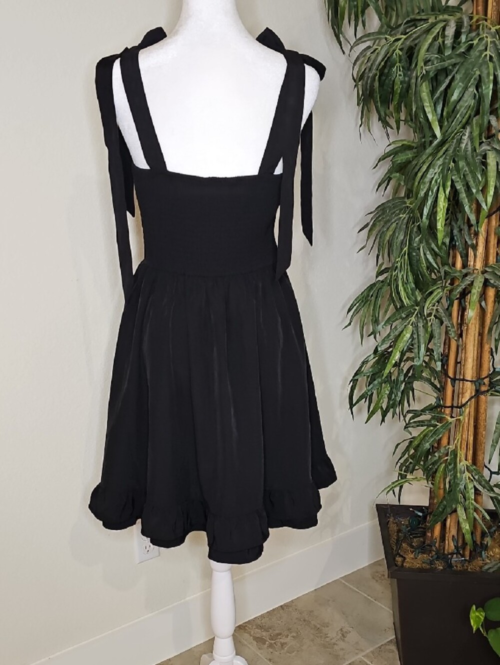 Scarlet Darkness Black Tie-Shoulder Ruffle Skirt Mini Dress Sz M - Picture 4 of 6